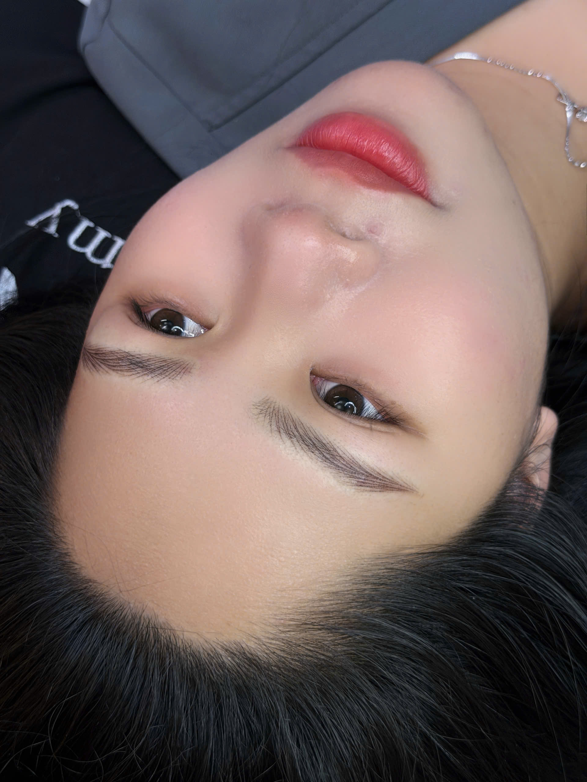Phun Mí Mở Tròng Eyeliner